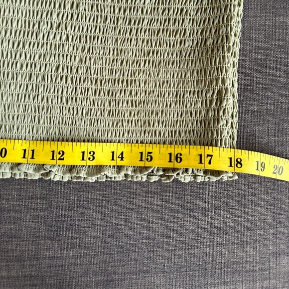 Blousology | Green Smocked Long Sleeve Blouse | Size M - Picture 6 of 6